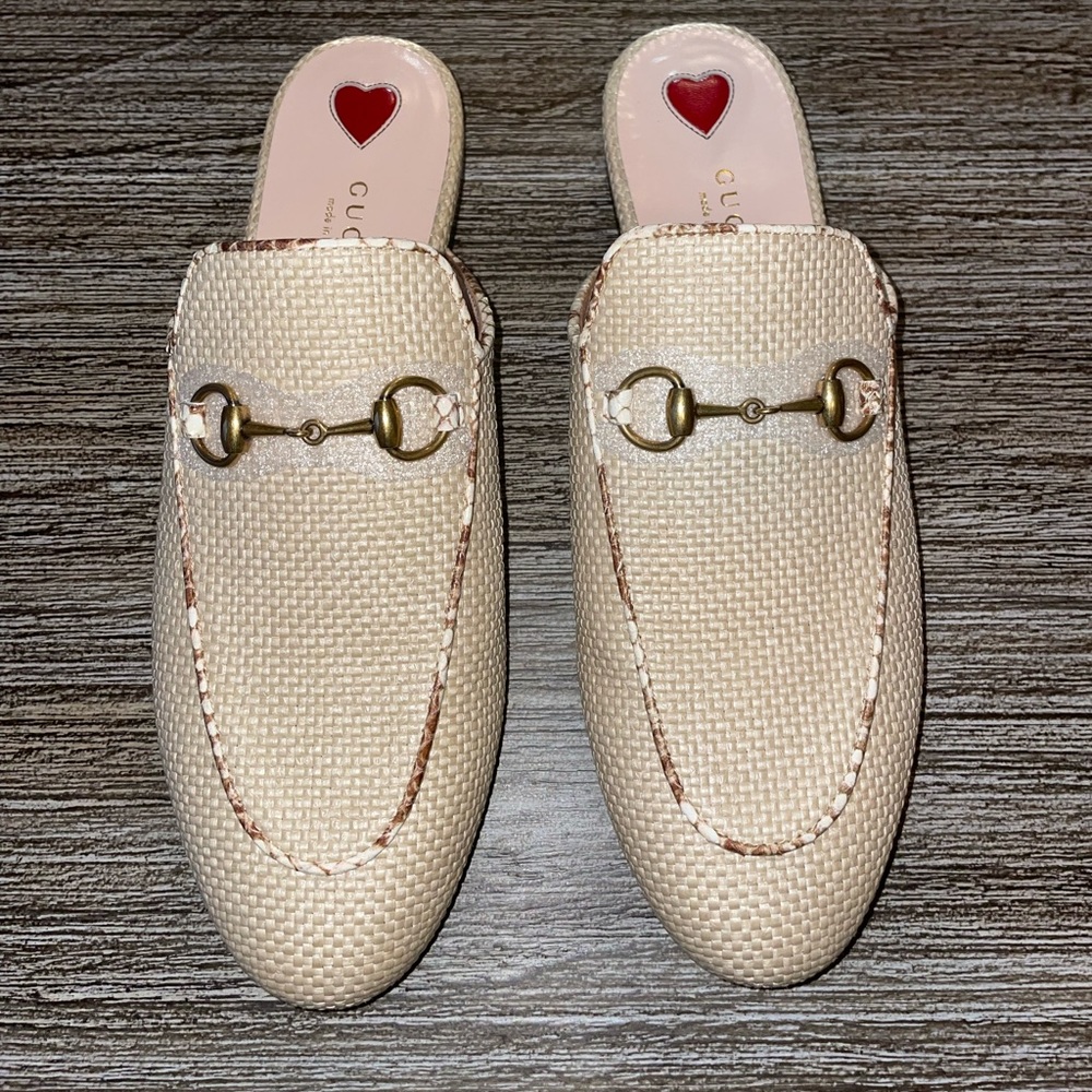 Authentic gucci shoe (women)